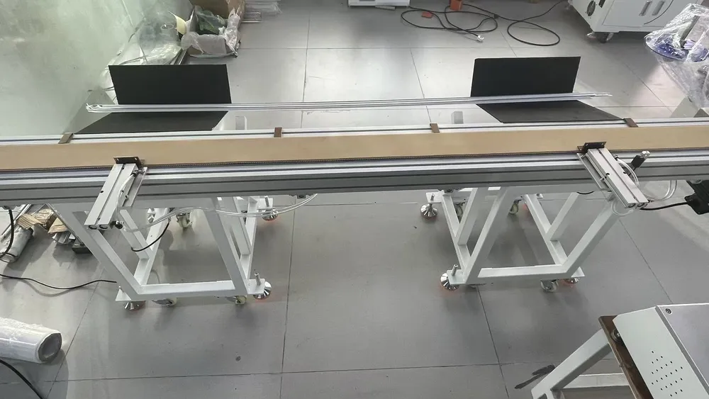 Inline Tape Applicator with Automatic Cutting and Discharge — Belt conveyor sections
