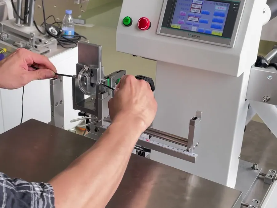 Fold-over (Wrap-around) Labeling Machine — image 4