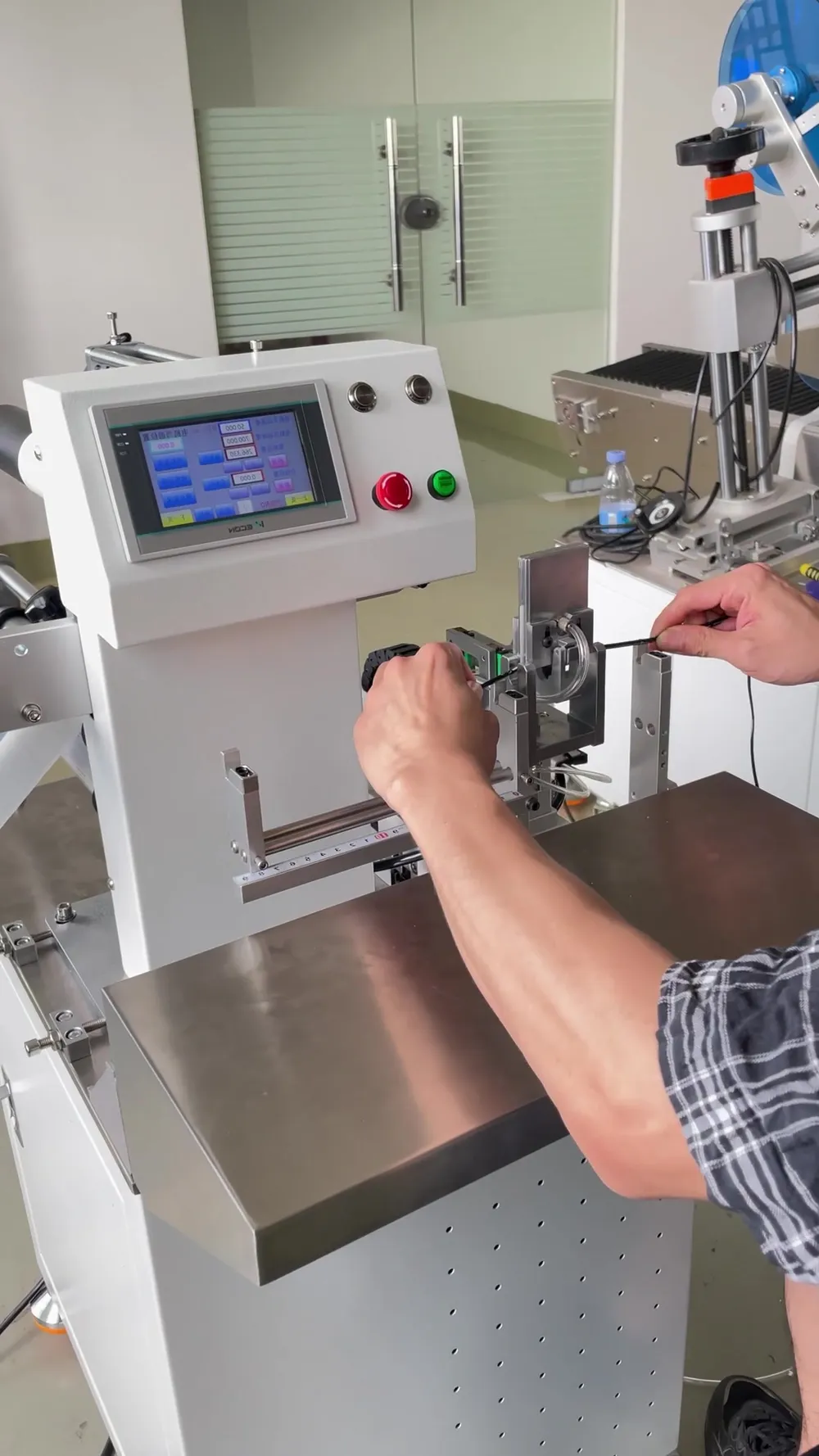 Semi-Automatic Fold-Over (Flag) Labeling Machine for Cables — Factory demo video still