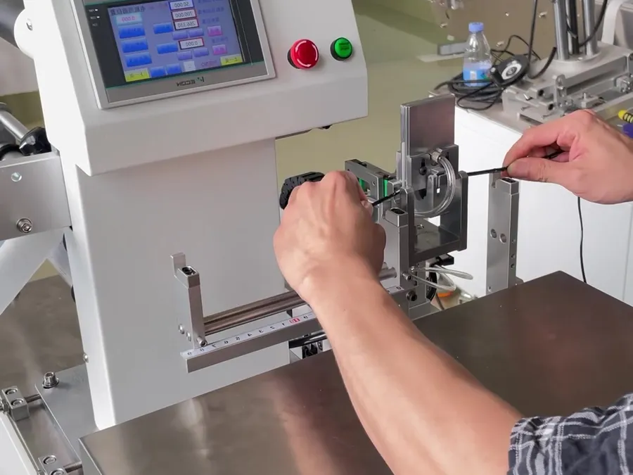 Fold-over (Wrap-around) Labeling Machine