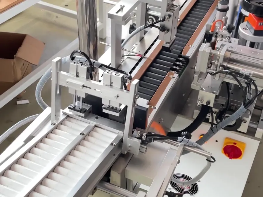 Automatic Round Bottle Labeling Machine — image 2