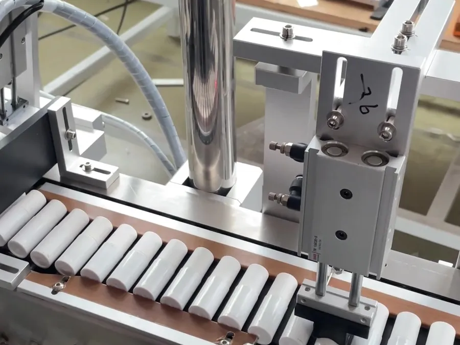 Automatic Round Bottle Labeling Machine — image 3