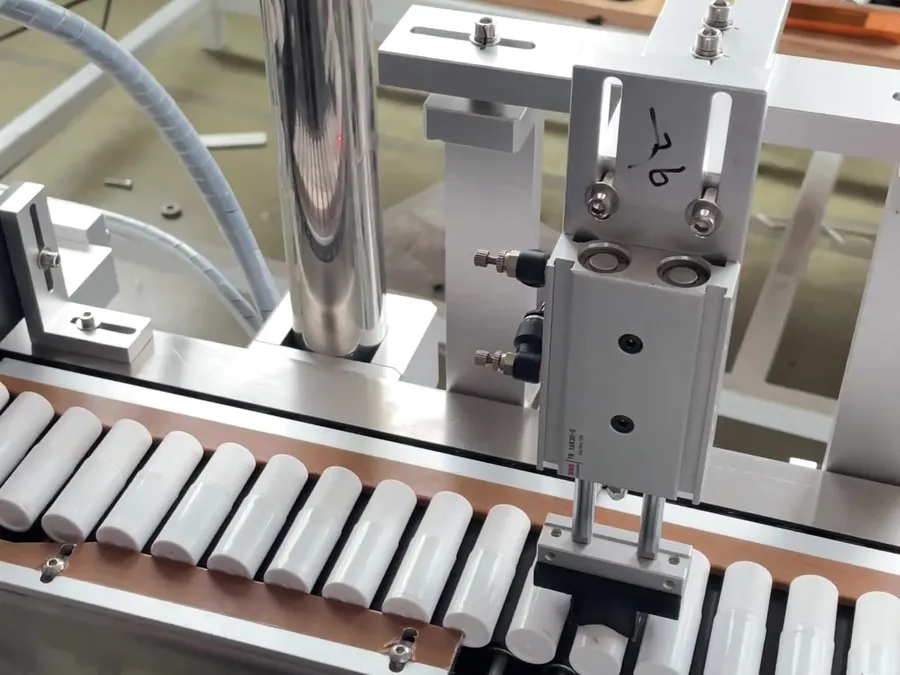 Automatic Round Bottle Labeling Machine — image 4