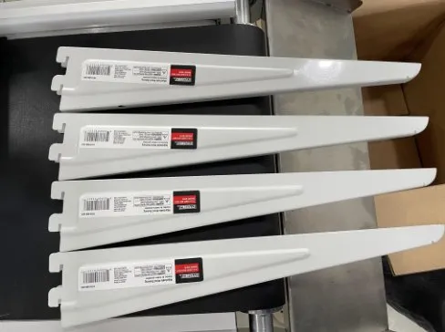 Automatic Flat Top-Surface Labeling Machine — Plastic parts with top labels
