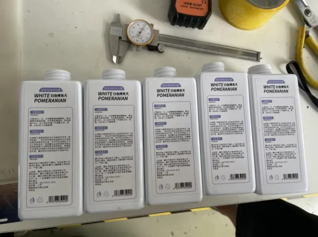Semi-Automatic Double-Side Labeling Machine — Flat bottles labeled on both sides (side 1)